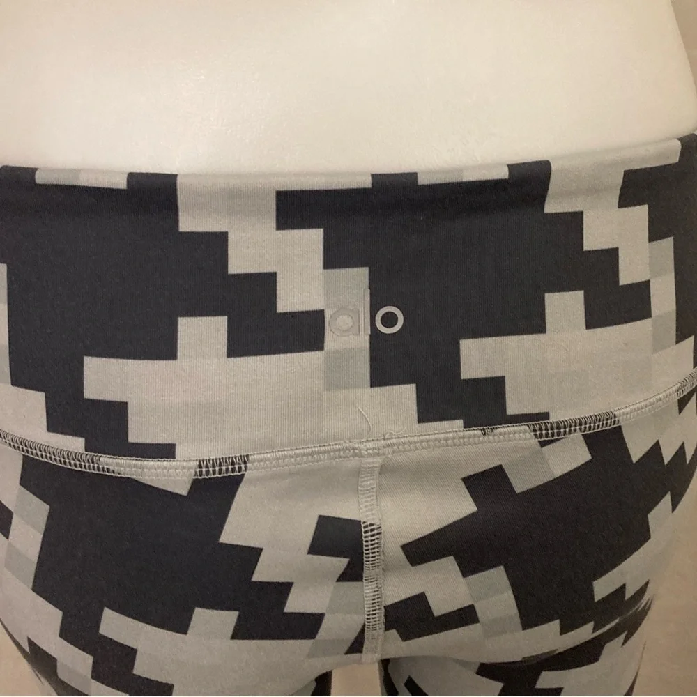 ALO Yoga Airbrush Pixel Leggings Medium